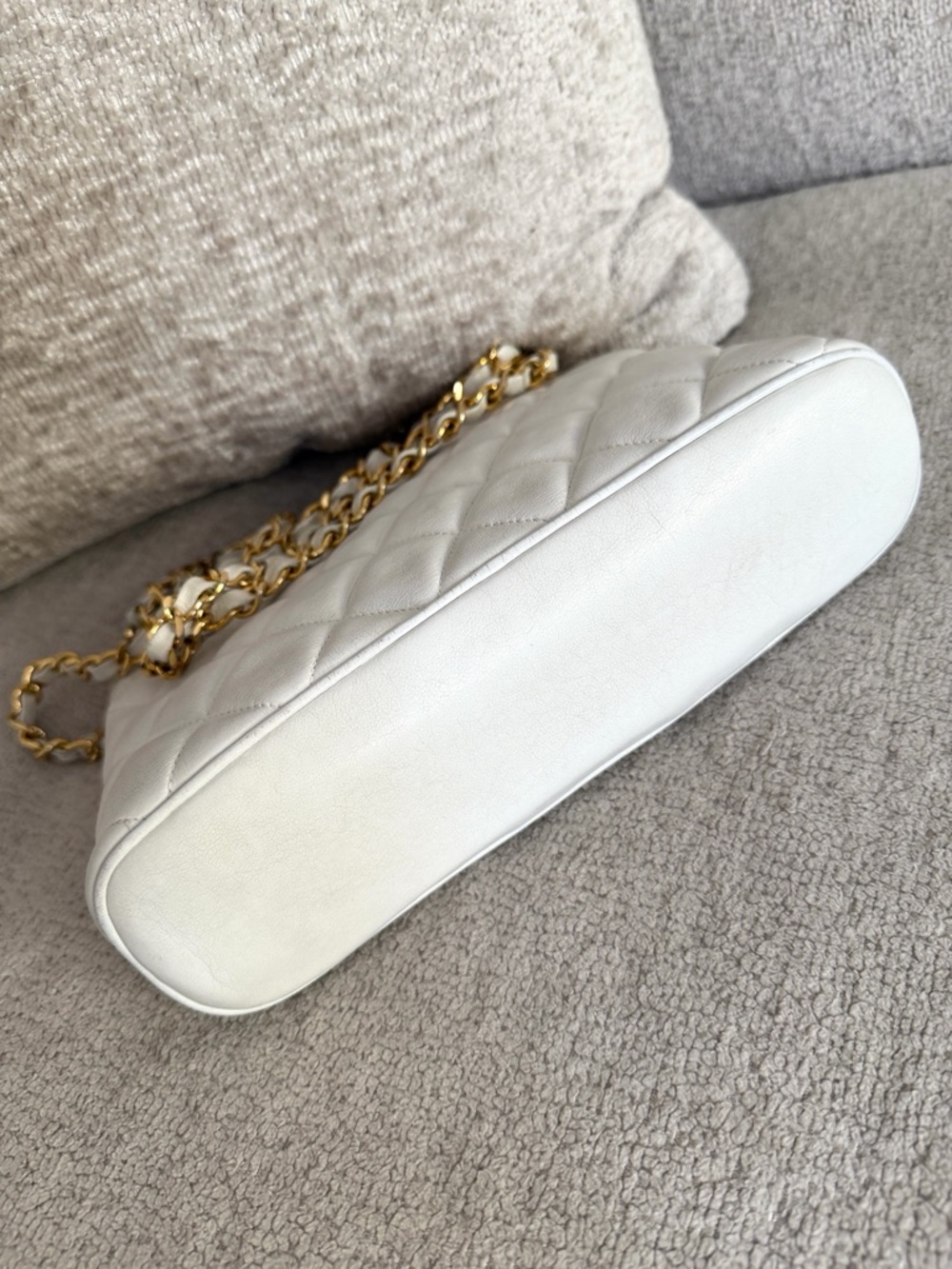 CHANEL Vintage White Bag - Picture 8 of 15